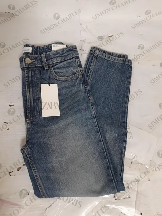 ZARA HIGH RISE COMFORT MOM FIT JEANS IN BLUE DENIM SIZE 10 