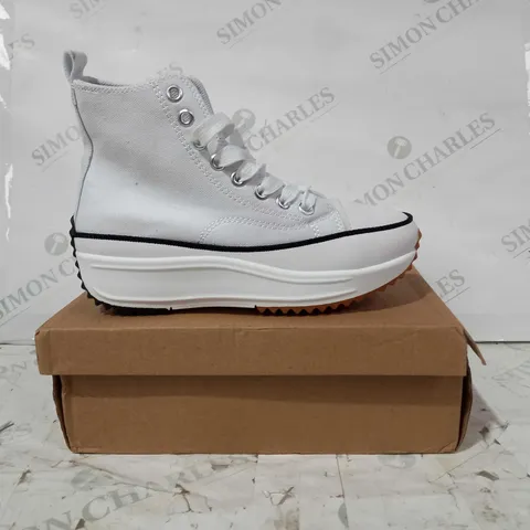 BOXED PAIR OF DESIGNER PLATFORM CANVAS SHOES IN WHITE EU SIZE 36