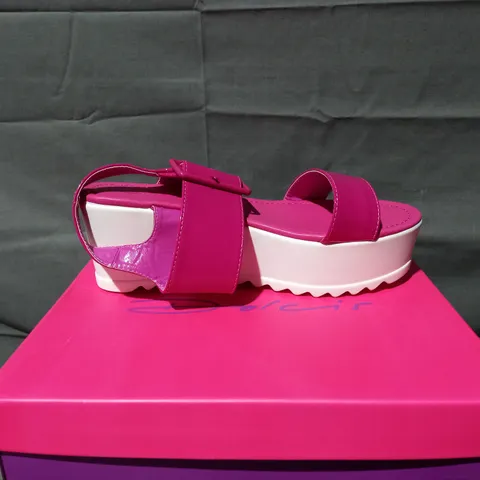 APPROXIMATELY 9 BOXED PAIRS OF DOLCIS PLATFORM SANDALS IN PINK VARIOUS SIZES TO INCLUDE SIZES 4, 6