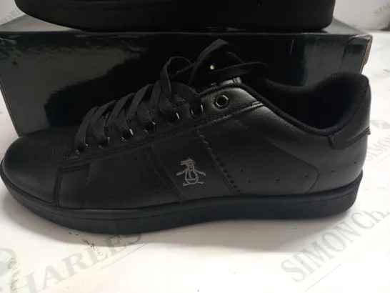 BOXED PAIR OF PENGUIN STEADMAN BLACK MONO TRAINERS - 10