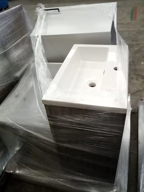 PALLET OF ASSORTED END OF LINE BATHROOM STOCK INCLUDING BASINS & VANITY UNITS