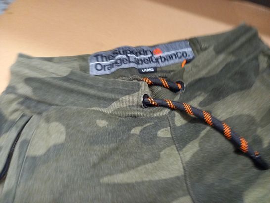 SUPERDRY GREEN CAMO SWEAT PANTS - L