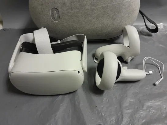 OCULUS VIRTUAL REALITY HEADET WITH CONTROLLER IN CASE