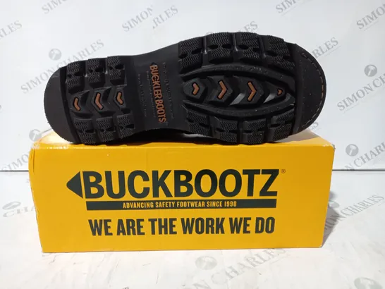 BOXED PAIR OF BUCKBOOTZ SAFETY BOOTS IN BROWN UK SIZE 9