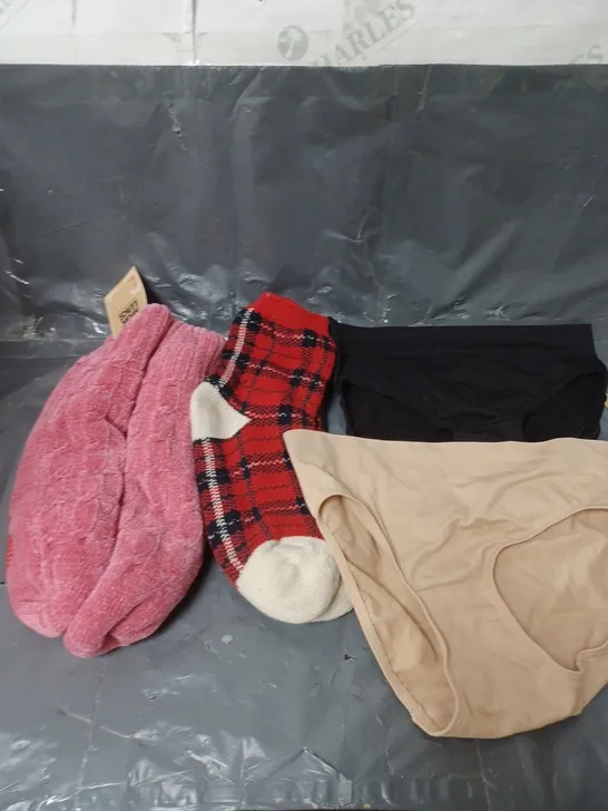 APPROXIMATELY 10 PAIRS OF LADIES WINTER SOCKS AND KNICKERS