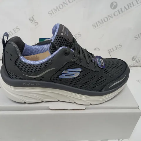 PAIR OF SKECHERS MOTION D'LUX WALKER SHOES SIZE 5