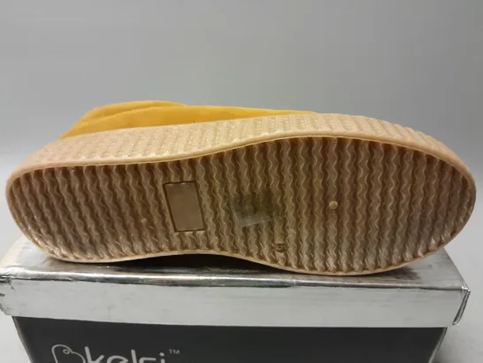 BOXED PAIR OF KELSI Y118 WEDGE TRAINERS IN CAMEL - SIZE 5