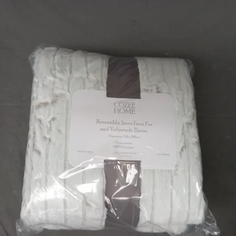 BOXED COZEE HOME REVERSIBLE FAUX FUR AND VELVET SOFT THROW