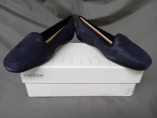 BOXED PAIR OF GEOX SLIP-ON SHOES IN DARK NAVY UK SIZE 6.5