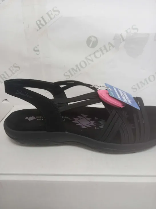 BOXED SKECHERS VEGAN SANDALS SIZE UNSPECIFIED