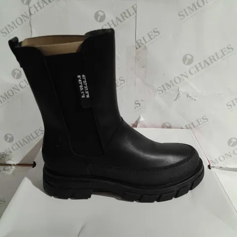 RIEKER CHELSEA BOOT IN BLACK SIZE 6