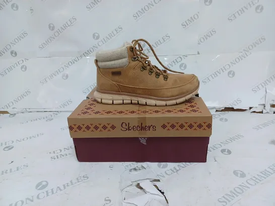 BOXED SKECHERS CHESTNUT SYNERGY WARM TECH BOOT- SIZE 6 