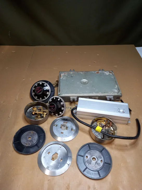 LOT OF ASSORTED DIALS AND FITTINGS