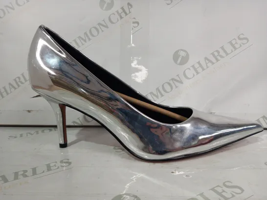 PAIR OF ASOS DESIGN POINTED TOE STILETTO HEEL SLIP-ON SHOES IN METALLIC SILVER SIZE 8