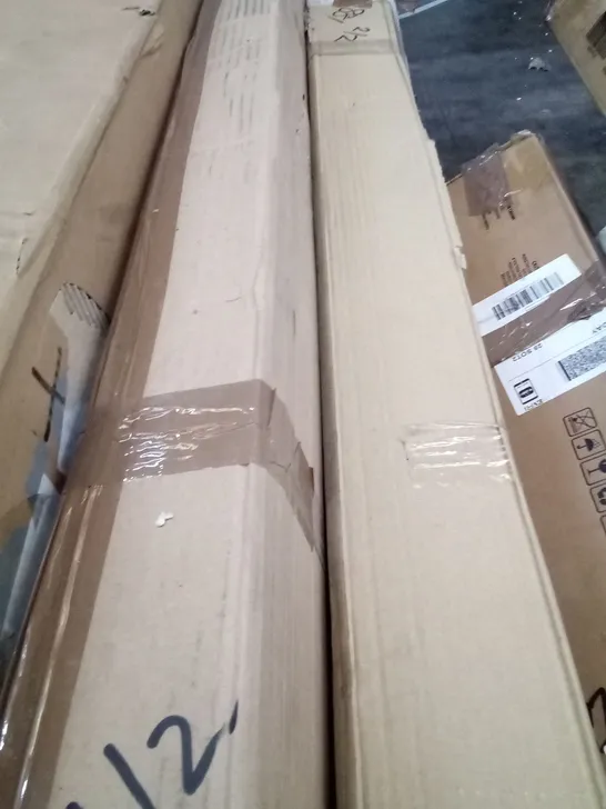 BOXED WHITE FLATPACK FURNITURE - ITEM UNSPECIFIED 