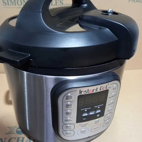 INSTANT POT DUO BRUSHED STAINLESS STEEL/BLACK