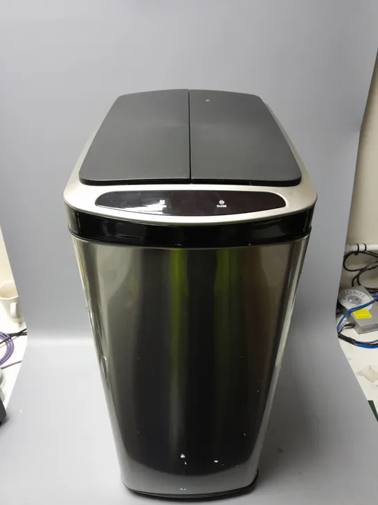 WINGED LID SENSOR WASTE BIN  RRP £100