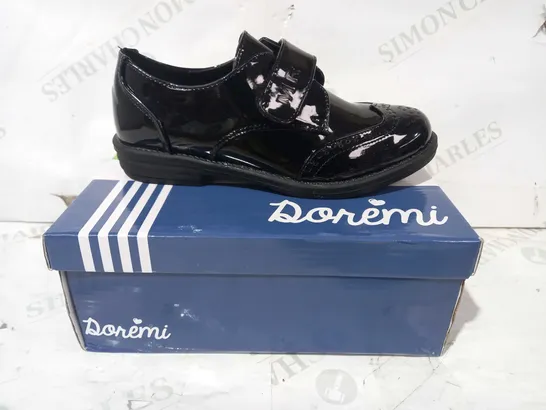 BOXED PAIR OF DONEMI VELCRO STRAP SHOES IN BLACK EU SIZE 32