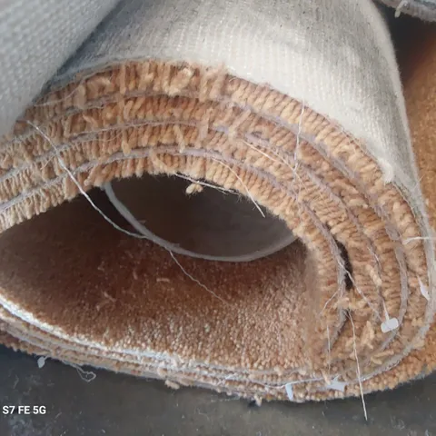 ROLL OF QUALITY CRAFTSMAN EL CARPET APPROXIMATELY 5M × 2.3M