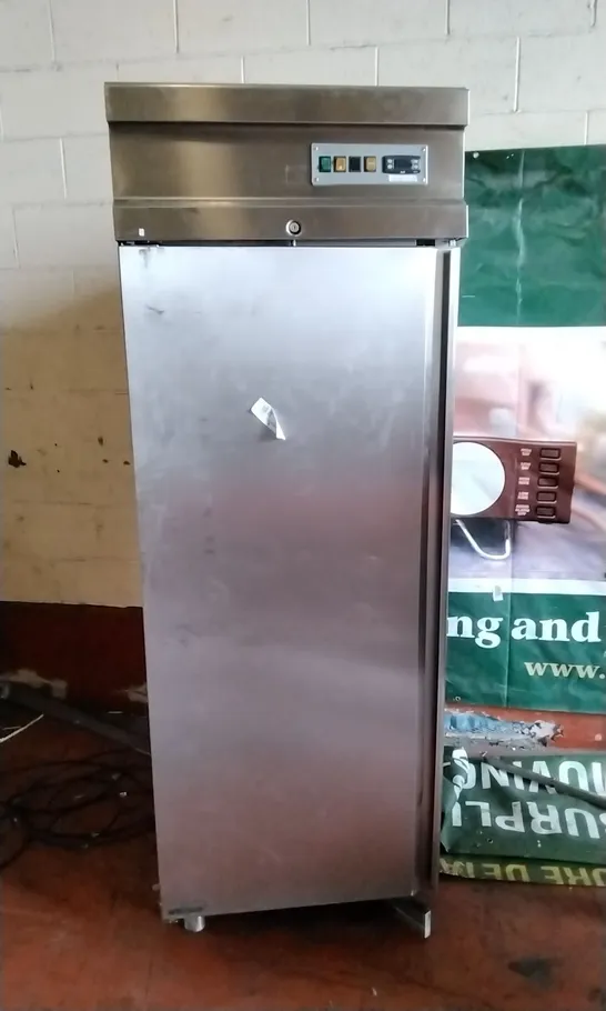 COMMERCIAL SINGLE DOOR FRIDGE/CHILLER 