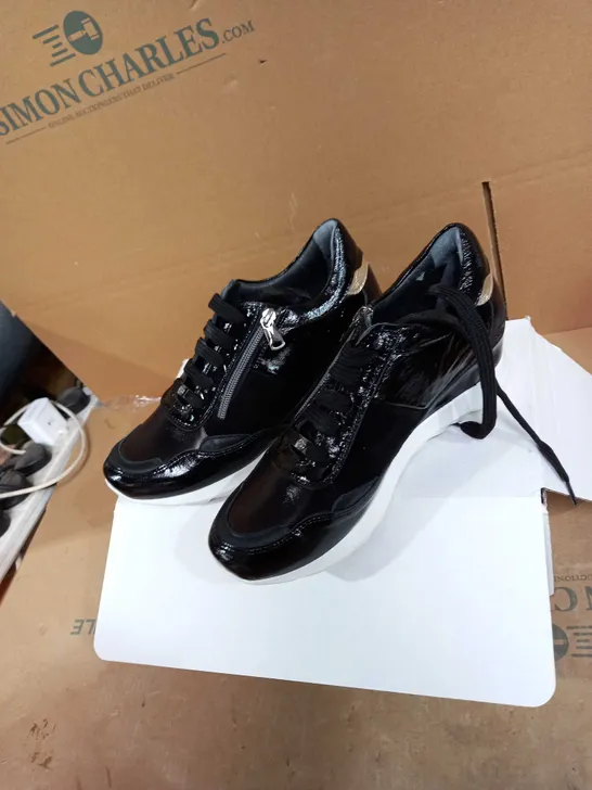 BOXED MIP BLOSSOME TRAINERS BLACK LEATHER SIZE 8