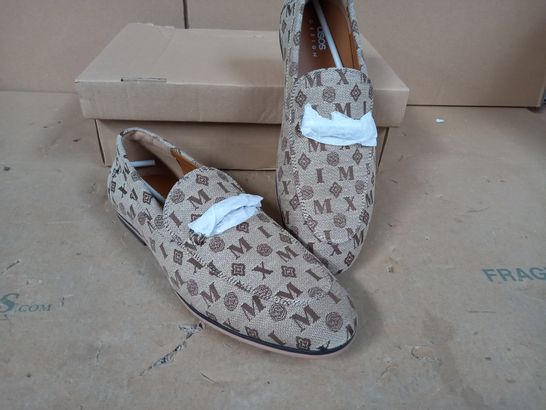 BOXED PAIR OF ASOS DESIGN FOOTWEAR IN BROWN UK SIZE 8