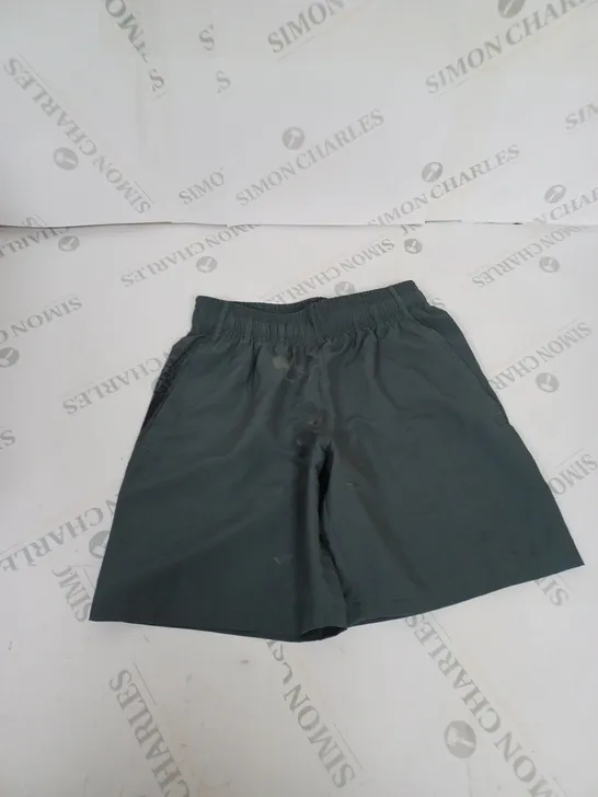 UNDER ARMOUR CASUAL SHORTS SIZE XS - KIDS