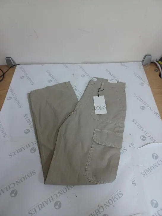 ZARA CARGO PANT - SIZE 40 - BEIGE 