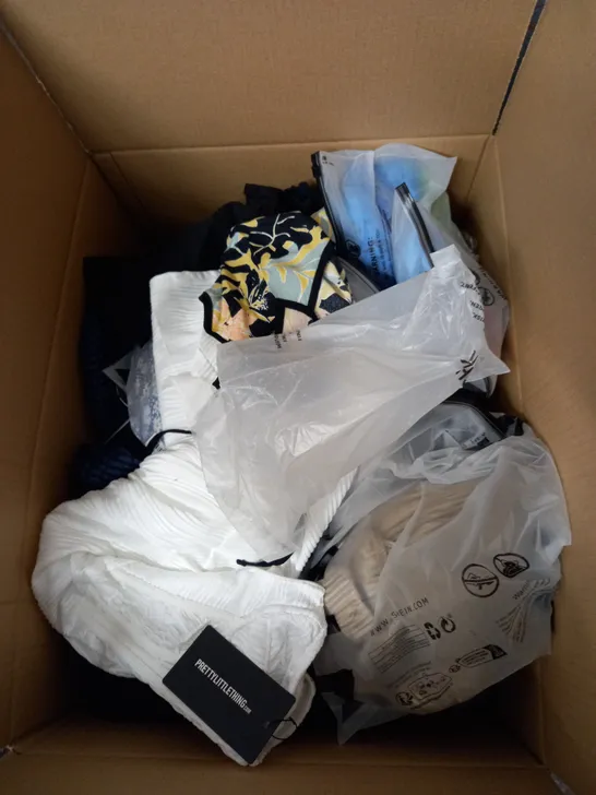 LARGE QUANTITY OF CLOTHING ITEMS TO INCLUDE DRESSES, SWEATERS, JEANS, T-SHIRTS, ETC