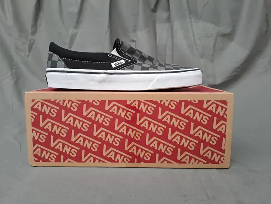 BOXED PAIR OF VANS CLASSIC SLIP-ON SHOES IN GREY/BLACK CHECKERBOARD UK SIZE 6