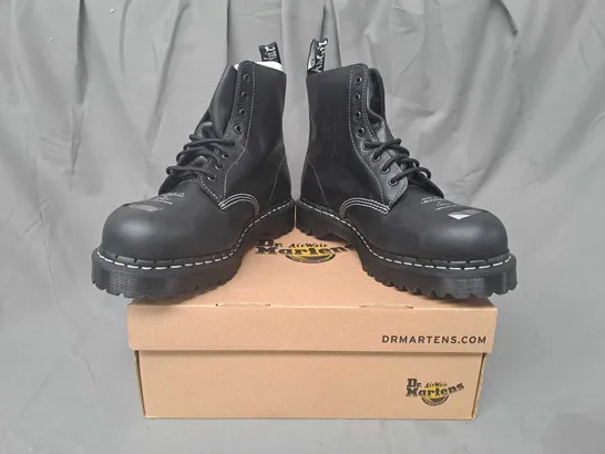 BOXED PAIR OF DR MARTENS 1460 PASCAL ST BOOTS IN BLACK UK SIZE 10