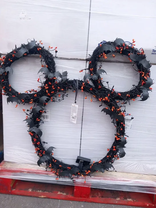 PALLET OF APPROXIMATELY 8 BRAND NEW BOXED DISNEY HALLOWEEN LED WREATHS