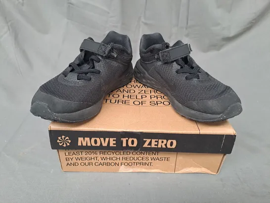 BOXED PAIR OF NIKE REVOLUTION 6 FLYEASE KIDS SHOES IN BLACK UK SIZE 11