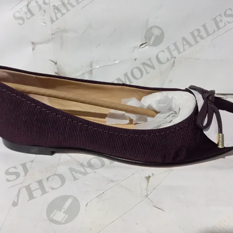 BOXED PAIR OF CLARKS GRACE LILLY BALLERINA WITH BOW TRIM STANDARD FIT IN PURPLE UK SIZE 5