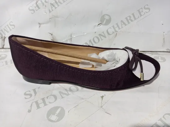 BOXED PAIR OF CLARKS GRACE LILLY BALLERINA WITH BOW TRIM STANDARD FIT IN PURPLE UK SIZE 5