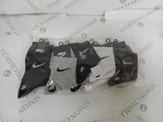 PACK OF APPROX 10 NIKE CREW SOCKS 