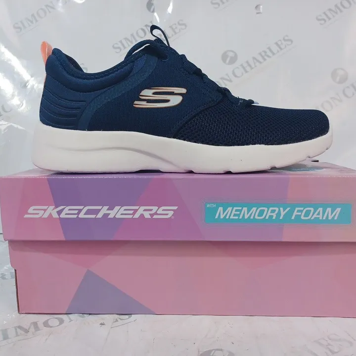 FOAM MESH TRAINERS IN NAVY SIZE 5.5 4480045-Simon Charles Auctioneers
