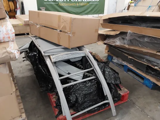 PALLET OF ASSORTED GARDEN FURNITURE PARTS 