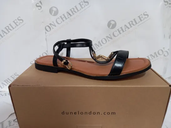 BOXED DUNE LONDON FLAT SANDALS IN BLACK - SIZE 7