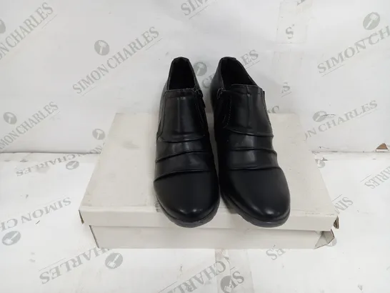 5 BOXED PAIRS OF LILLEY BLOCK HEEL BOOTS IN BLACK VARIOUS SIZES TO INCLUDE SIZES 5, 6, 7