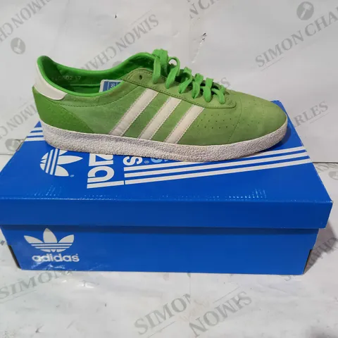 BOXED PAIR OF ADIDAS TRAINERS IN GREEN/WHITE UK SIZE 11