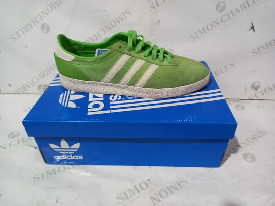 BOXED PAIR OF ADIDAS TRAINERS IN GREEN/WHITE UK SIZE 11