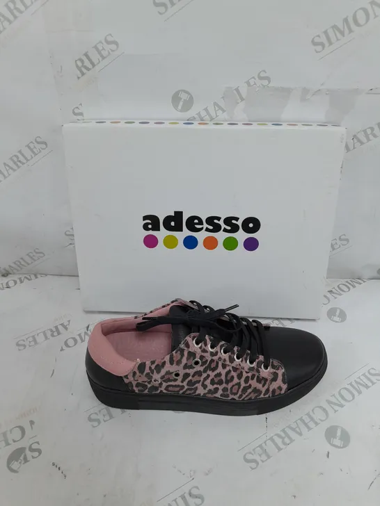 BOXED PAIR OF ADESSO PINK ANIMLA PRINT TRAINERS SIZE 6