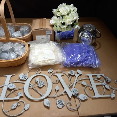 LOT OF ASSORTED EVENT ITEMS TO INCLUDE TEALIGHT HOLDERS, ORGANZA BAGS AND ARTIFICIAL FLOWER VASE
