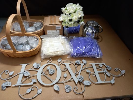 LOT OF ASSORTED EVENT ITEMS TO INCLUDE TEALIGHT HOLDERS, ORGANZA BAGS AND ARTIFICIAL FLOWER VASE