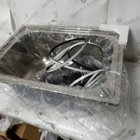 BOXED STAINLESS STEEL SINK 