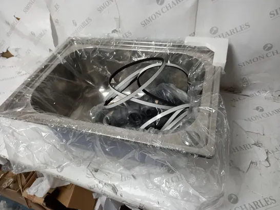 BOXED STAINLESS STEEL SINK 