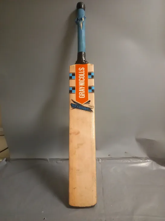 GRAY-NICOLLS SHOCKWAVE CRICKET BAT 