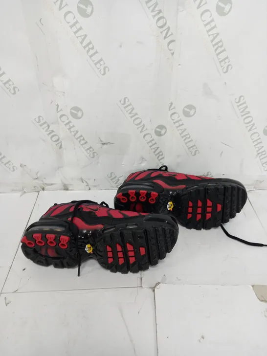 UNBOXED PAIR OF NIKE TN AIR UK 3.5 IN RED/BLUE 