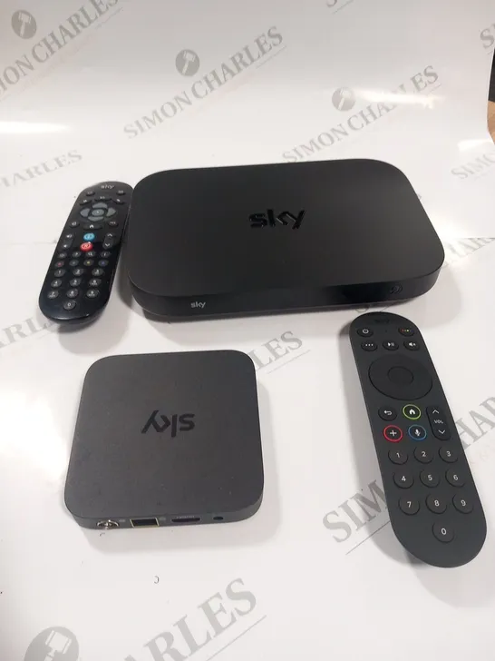 APPROXIMATELY 7 ASSORTED SKY PRODUCTS TO INCLUDE; Q MINI, REMOTES AND POWER ADAPTERS